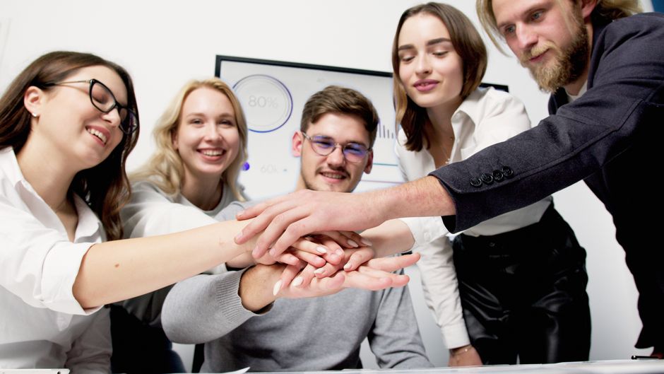 Team bespricht UI-Strukturen und Nutzerflüsse